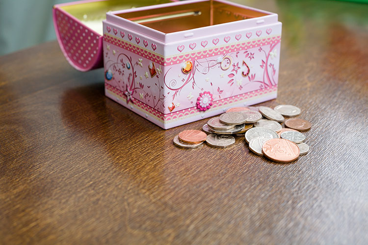 Child's savings tin